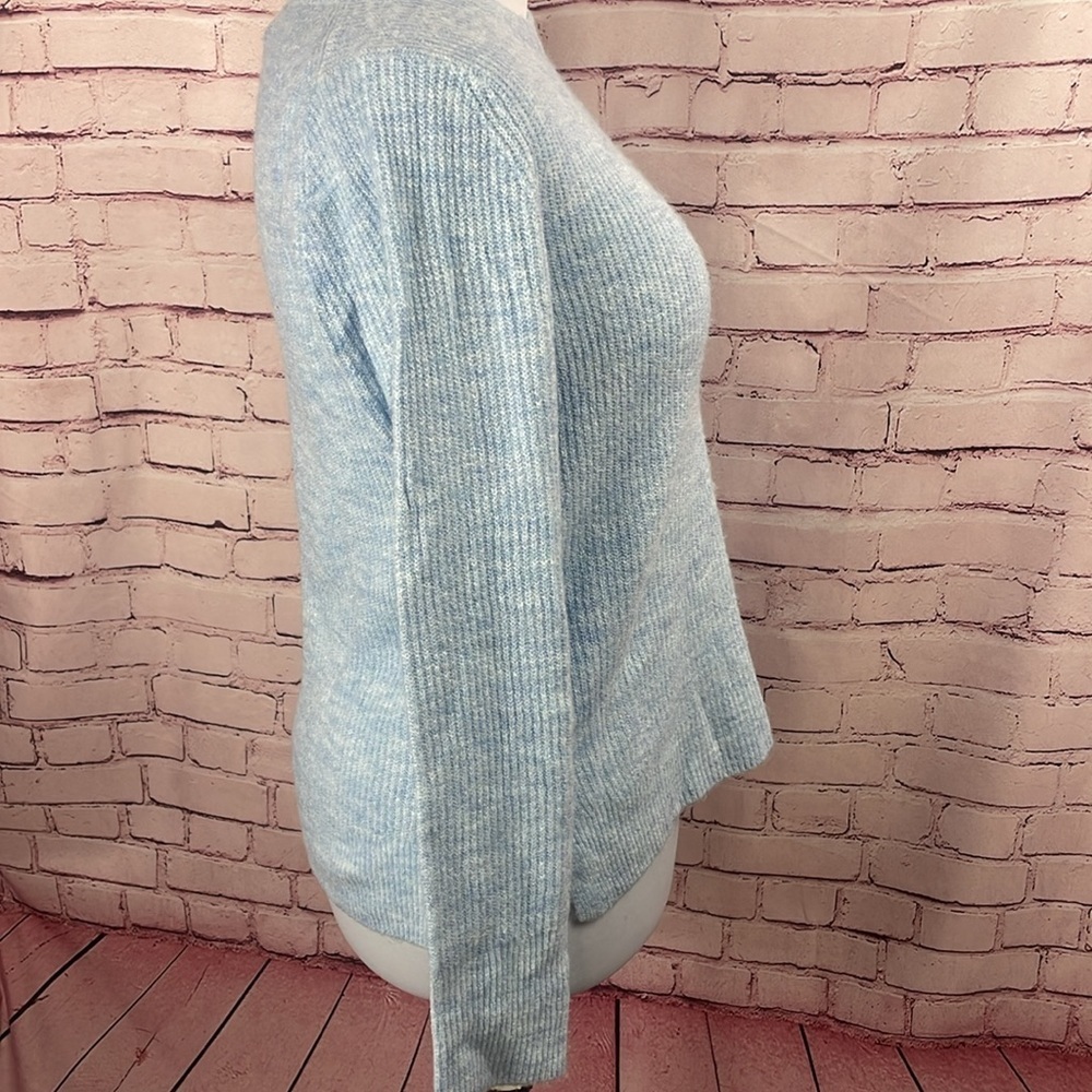 Old Navy Sweater - Size Medium - Picture 2 of 6